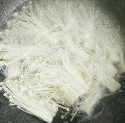 紅油金針菇的做法-家常味拌菜譜-易網健康養生網 紅油金針菇的做法-家常味拌菜譜