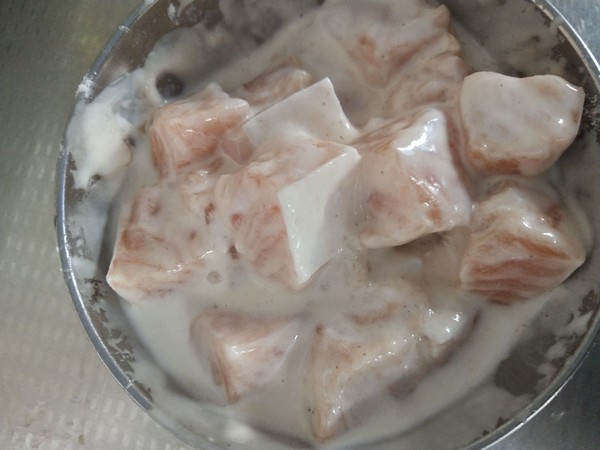 糖醋三文魚丁的做法-酸甜味炒菜譜