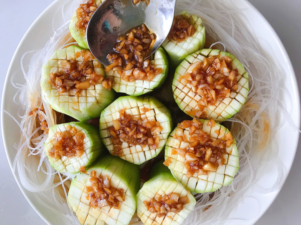 蒜蓉粉絲蒸絲瓜的做法-咸鮮味蒸菜譜