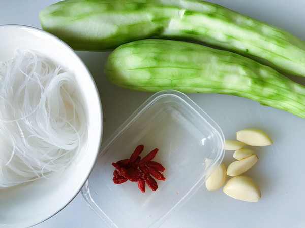 蒜蓉粉絲蒸絲瓜的做法-咸鮮味蒸菜譜