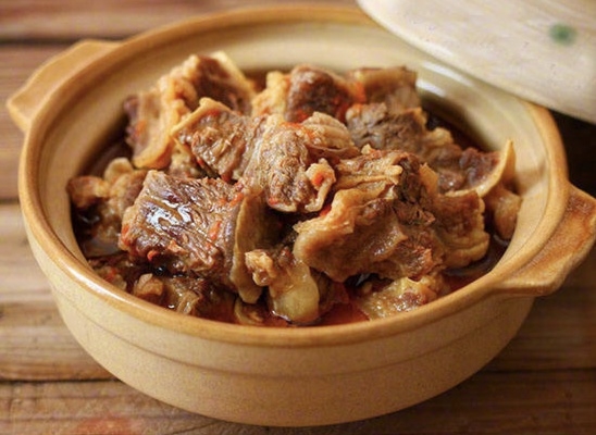 【番茄燉牛肉】的做法-家常味燉菜譜