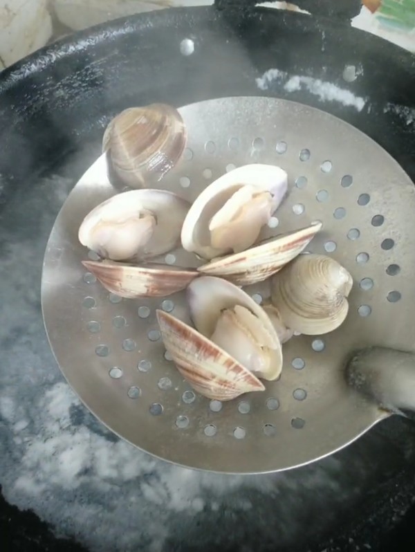 《海貝雞蛋羹》的做法-咸鮮味蒸菜譜-易網健康養生網 《海貝雞蛋羹》的做法-咸鮮味蒸菜譜