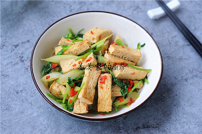 白菜苔炒凍豆腐的做法-家常味炒菜譜