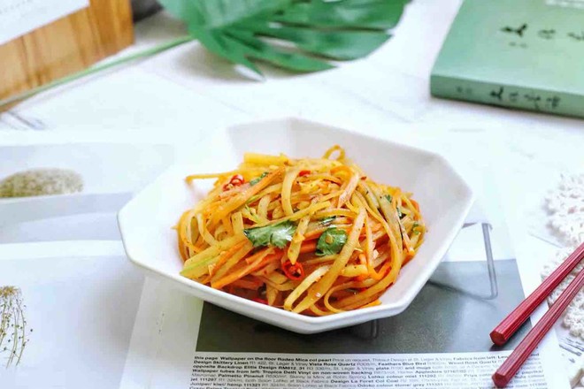 涼拌土豆絲的做法-家常味拌菜譜