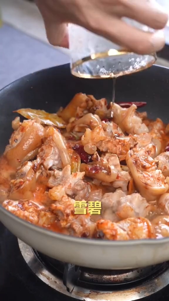 香辣豬蹄的做法-香辣味燉菜譜