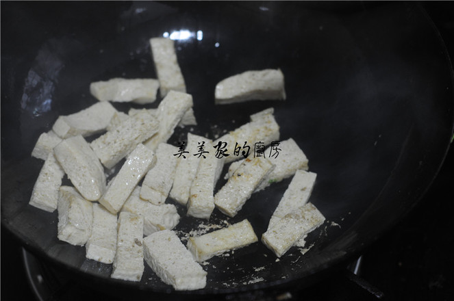 白菜苔炒凍豆腐的做法-家常味炒菜譜