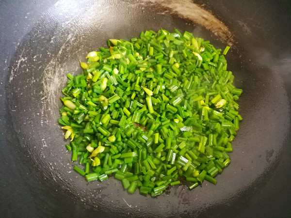 韭苔炒雞蛋的做法-家常味炒菜譜-易網健康養生網 韭苔炒雞蛋的做法-家常味炒菜譜