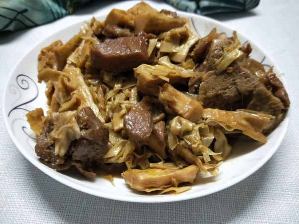 咸肉燉筍的做法-咸鮮味燉菜譜