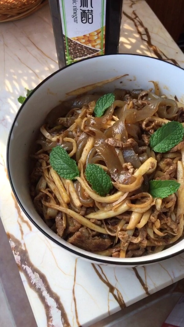 酸辣茭白薯粉的做法-酸辣味煮菜譜