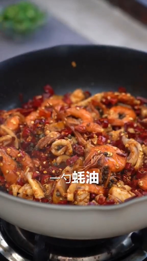 火爆魷魚蝦的做法-麻辣味炒菜譜