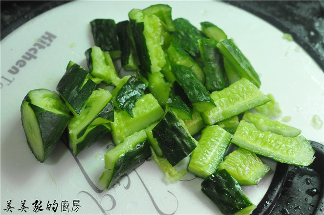 血粑拌黃瓜的做法-家常味拌菜譜