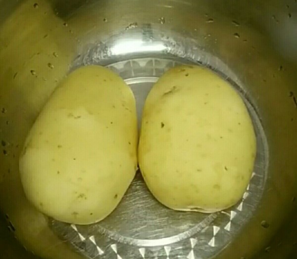 清炒土豆絲的做法-家常味炒菜譜-易網<a href=http://www.gyfww.com/ target=_blank class=infotextkey>健康養生</a>網 清炒土豆絲的做法-家常味炒菜譜