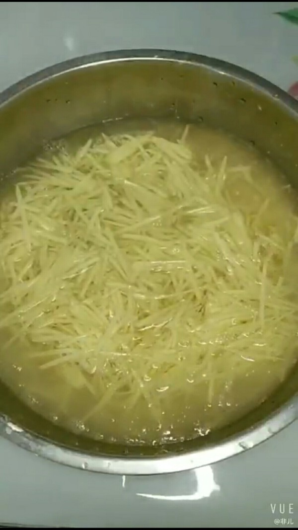 清炒土豆絲的做法-家常味炒菜譜-易網健康養生網 清炒土豆絲的做法-家常味炒菜譜