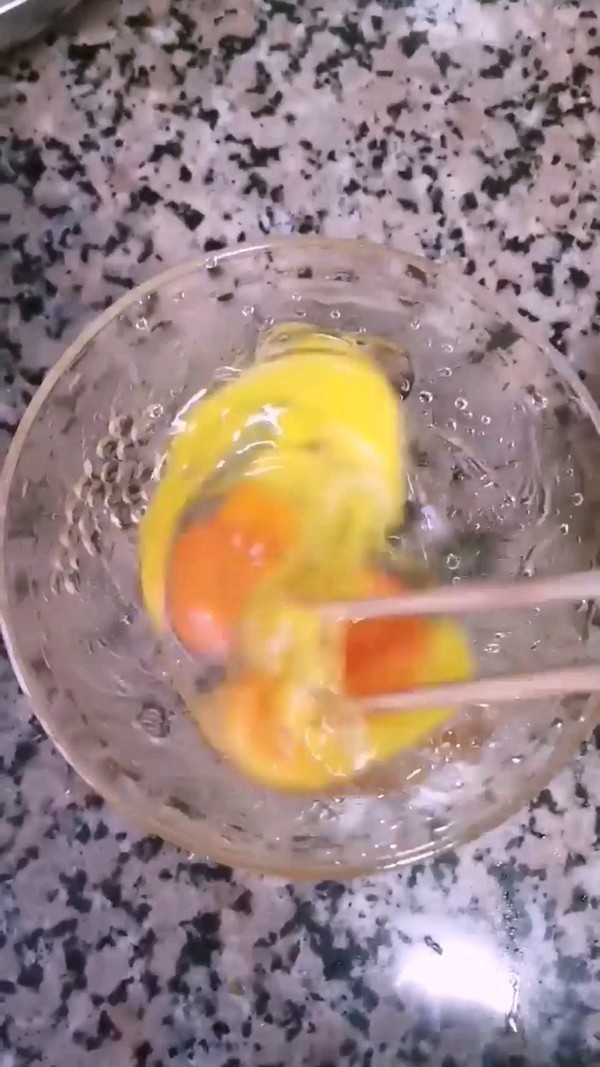 蝦仁爆蛋的做法-家常味炒菜譜-易網<a href=http://www.gyfww.com/ target=_blank class=infotextkey>健康養生</a>網 蝦仁爆蛋的做法-家常味炒菜譜