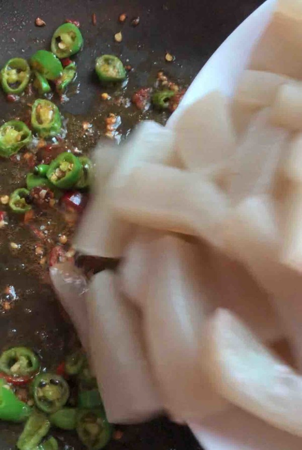 紅燒魔芋的做法-咸鮮味燒菜譜