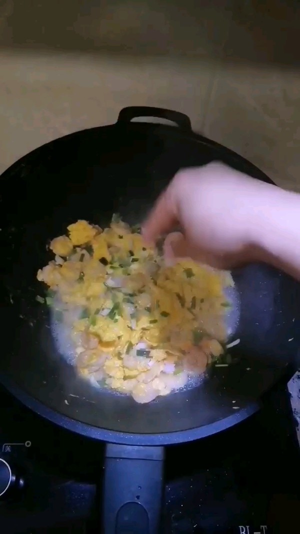 蝦仁爆蛋的做法-家常味炒菜譜-易網健康養生網 蝦仁爆蛋的做法-家常味炒菜譜