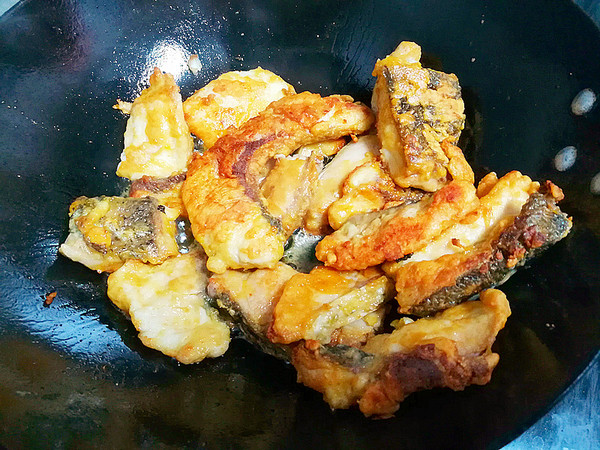 油煎魚片的做法-香辣味炸菜譜
