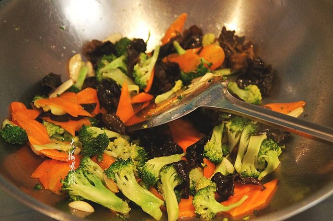 素炒家常菜的做法-家常味炒菜譜-易網健康養生網 素炒家常菜的做法-家常味炒菜譜