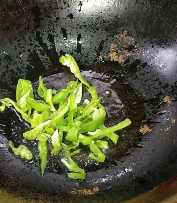 爆炒菜瓜的做法-咸鮮味炒菜譜-易網(wǎng)健康養(yǎng)生網(wǎng) 爆炒菜瓜的做法-咸鮮味炒菜譜