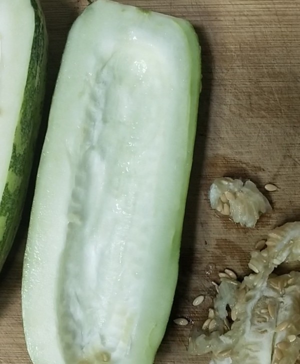 爆炒菜瓜的做法-咸鮮味炒菜譜-易網(wǎng)<a href=http://www.gyfww.com/ target=_blank class=infotextkey>健康養(yǎng)生</a>網(wǎng) 爆炒菜瓜的做法-咸鮮味炒菜譜