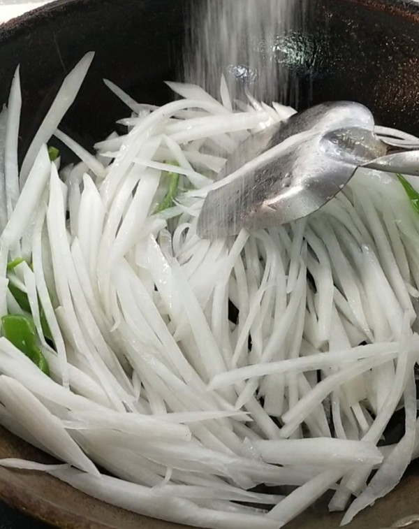酸辣蘿卜絲的做法-酸辣味炒菜譜