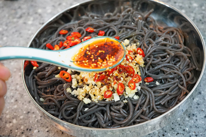 涼拌蕨根粉的做法-香辣味拌菜譜