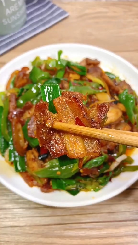 青椒回鍋肉的做法-咸鮮味炒菜譜-易網健康養生網 青椒回鍋肉的做法-咸鮮味炒菜譜