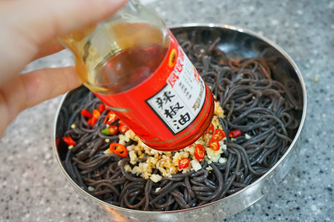 涼拌蕨根粉的做法-香辣味拌菜譜