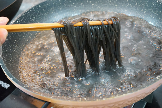 涼拌蕨根粉的做法-香辣味拌菜譜
