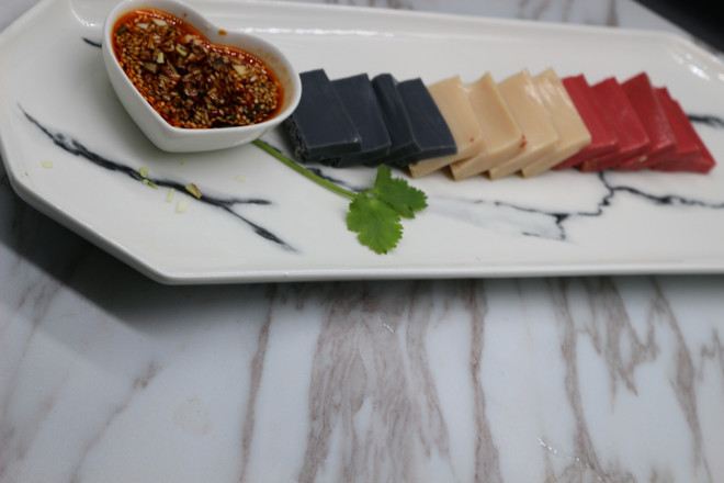 高顏值豬皮凍的做法-家常味拌菜譜-易網健康養生網 高顏值豬皮凍的做法-家常味拌菜譜