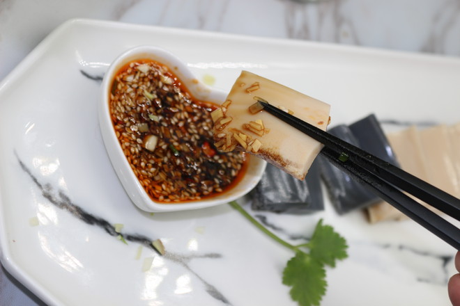 高顏值豬皮凍的做法-家常味拌菜譜-易網健康養生網 高顏值豬皮凍的做法-家常味拌菜譜