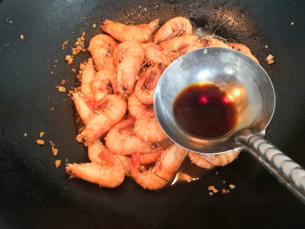 蒜香羅氏蝦的做法-蒜香味炒菜譜