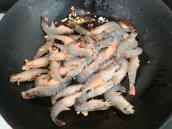蒜香羅氏蝦的做法-蒜香味炒菜譜