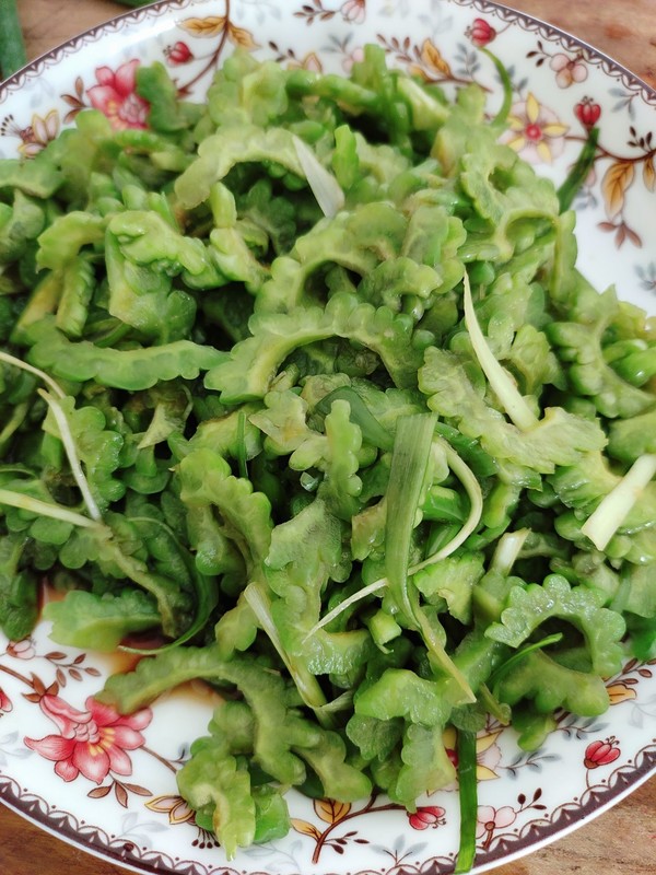 涼拌苦瓜的做法-酸甜味拌菜譜