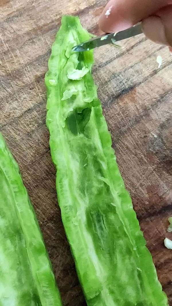 涼拌苦瓜的做法-酸甜味拌菜譜-易網<a href=http://www.gyfww.com/ target=_blank class=infotextkey>健康養生</a>網 涼拌苦瓜的做法-酸甜味拌菜譜