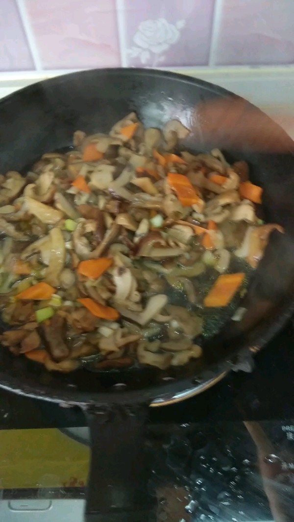 尖椒炒口蘑的做法-家常味炒菜譜