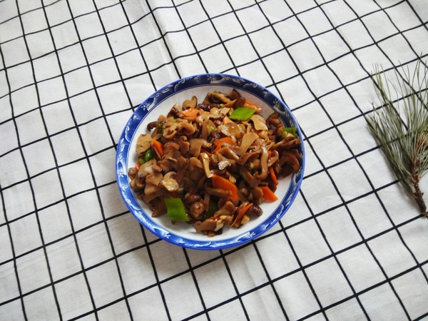 尖椒炒口蘑的做法-家常味炒菜譜