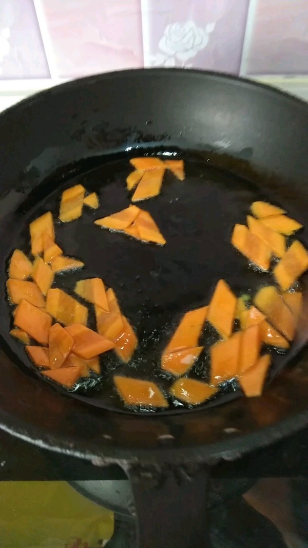 尖椒炒口蘑的做法-家常味炒菜譜