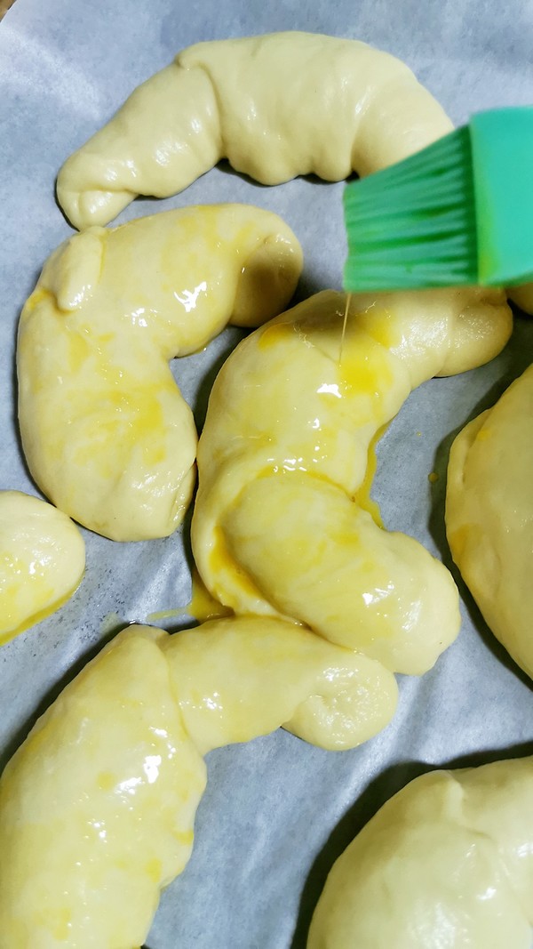 牛角軟面包的做法-甜味烘焙菜譜