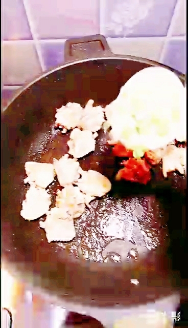 土豆燒雞翅的做法-家常味燒菜譜