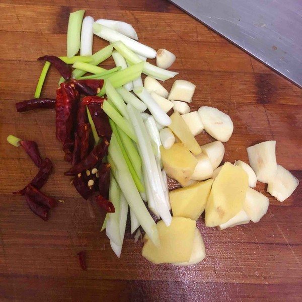 香辣雞爪的做法-香辣味煮菜譜