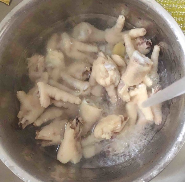 香辣雞爪的做法-香辣味煮菜譜