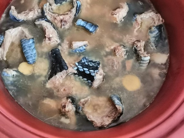 火腿肉燉烏梢蛇的做法-咸鮮味燉菜譜-易網健康養生網 火腿肉燉烏梢蛇的做法-咸鮮味燉菜譜