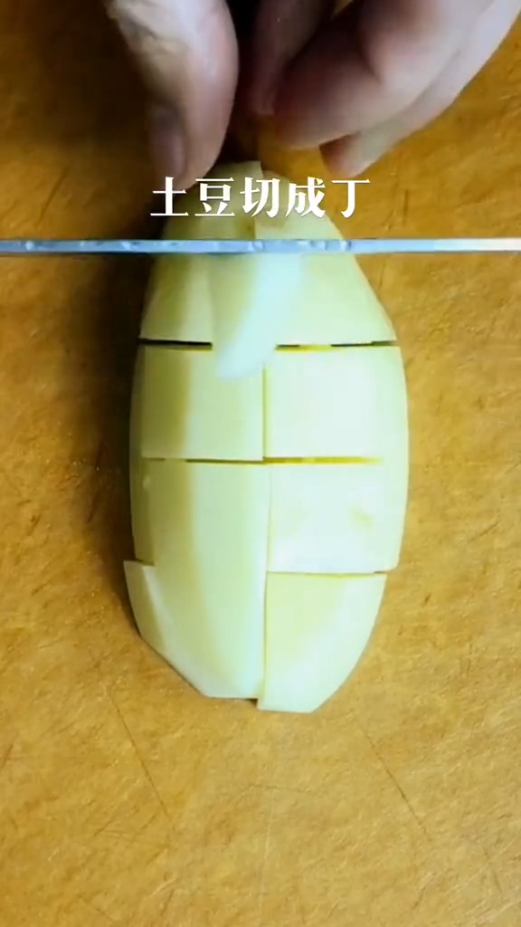 醬香土豆雞肉的做法-醬香味炒菜譜