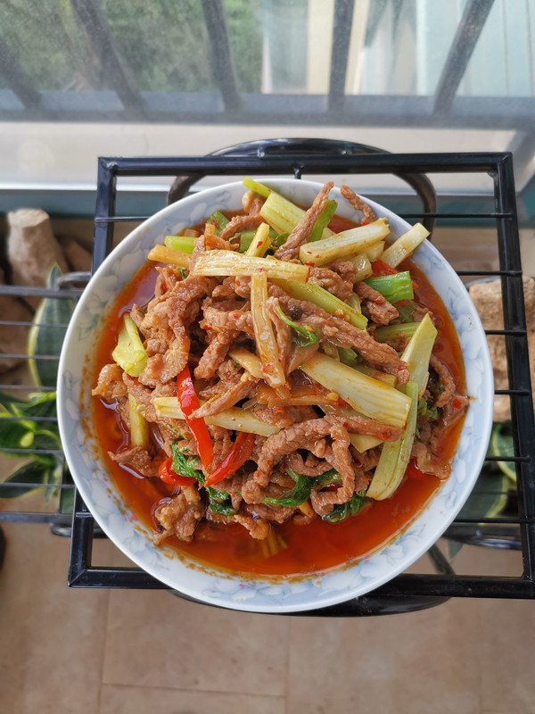 豆瓣芹菜炒牛肉的做法-咸鮮味炒菜譜