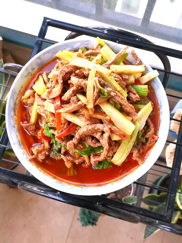 豆瓣芹菜炒牛肉的做法-咸鮮味炒菜譜