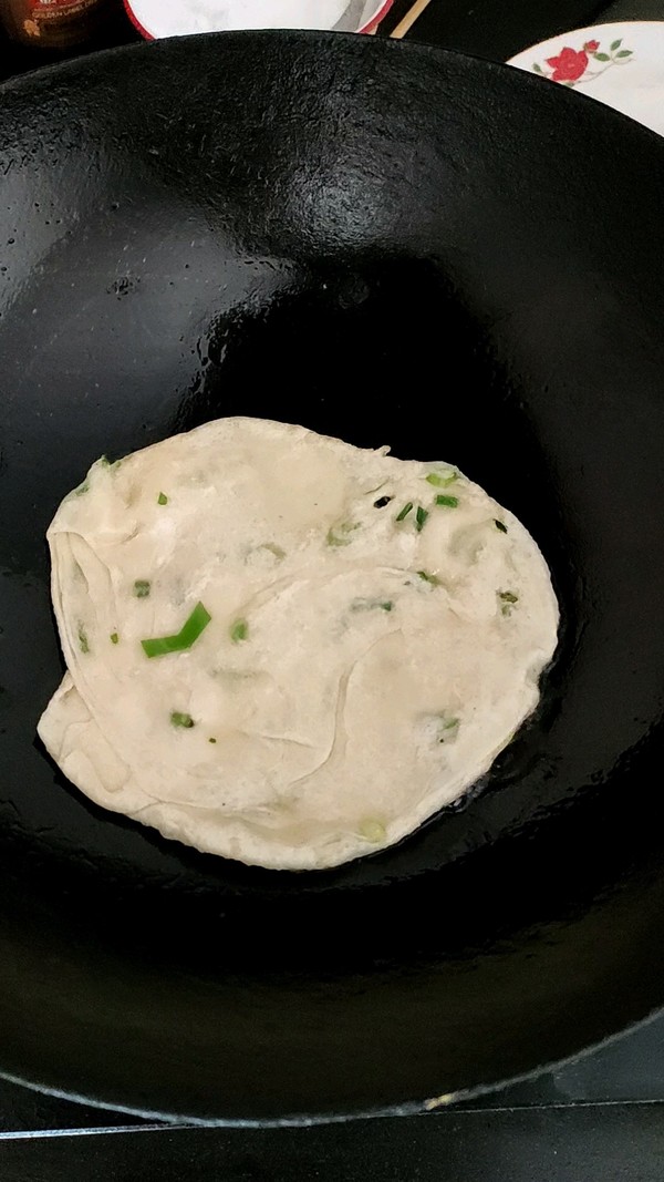 蔥油餅的做法-蔥香味烙菜譜-易網健康養生網 蔥油餅的做法-蔥香味烙菜譜