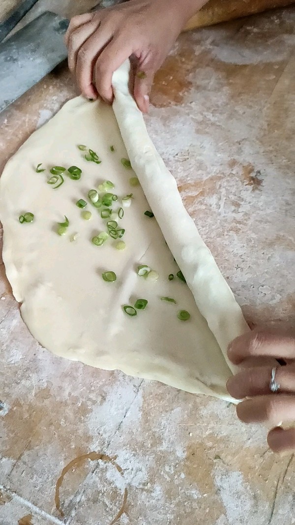 蔥油餅的做法-蔥香味烙菜譜-易網健康養生網 蔥油餅的做法-蔥香味烙菜譜