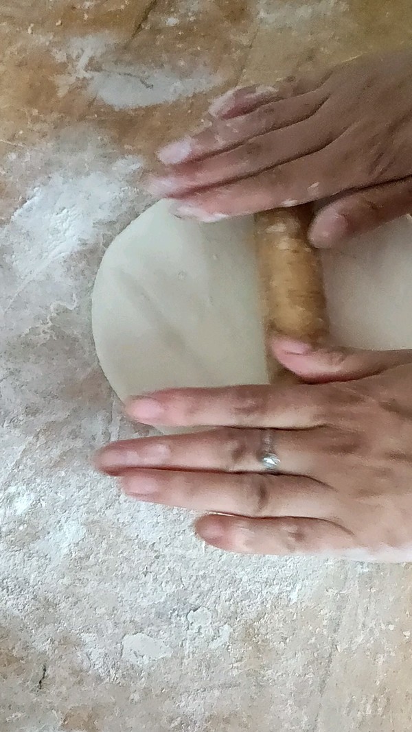 蔥油餅的做法-蔥香味烙菜譜-易網健康養生網 蔥油餅的做法-蔥香味烙菜譜