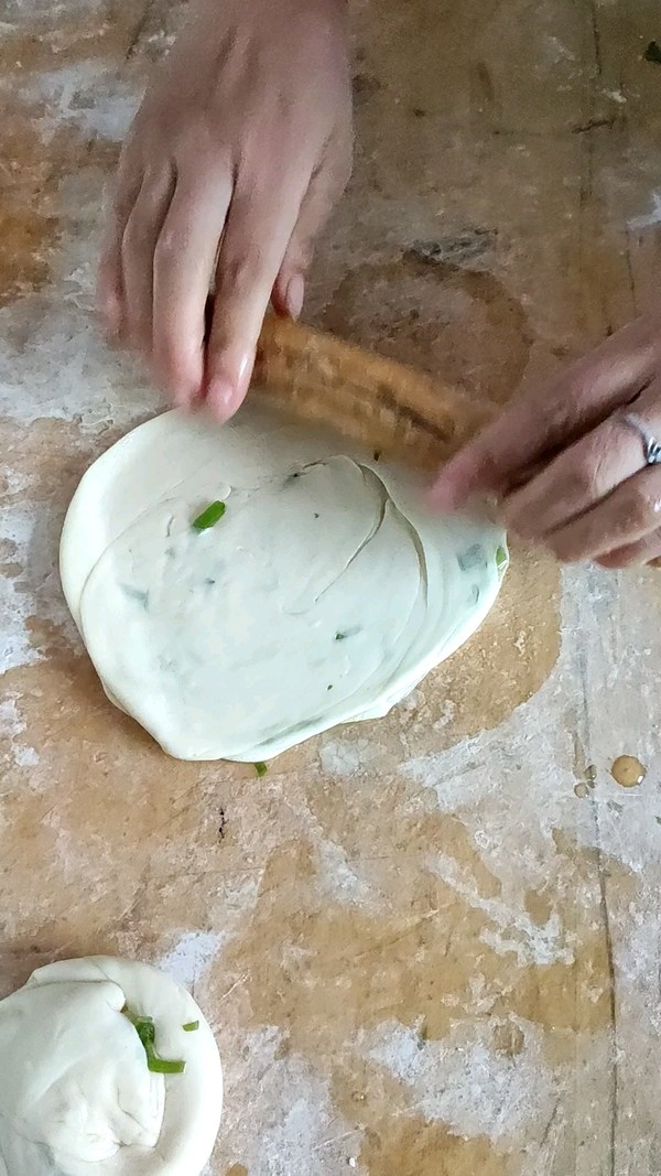 蔥油餅的做法-蔥香味烙菜譜-易網健康養生網 蔥油餅的做法-蔥香味烙菜譜